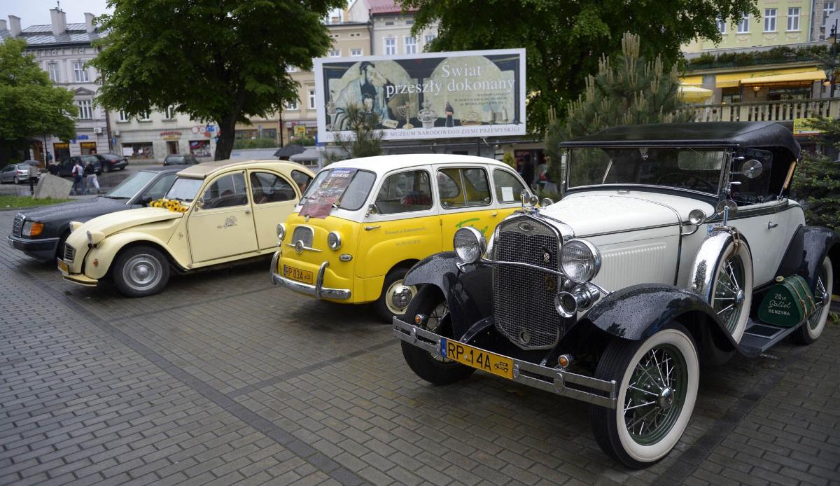 Zdecydowanie najstarszym pojazdem był reprezentacyjny Ford A z 1931 roku należący do Jana Teuchmanna.<br/>fot.zbiory własne