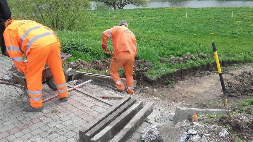 Dotarcie na plażę będzie w tym sezonie łatwiejsze. <br/>fot.Stowarzyszenie Osiedla Kmiecie