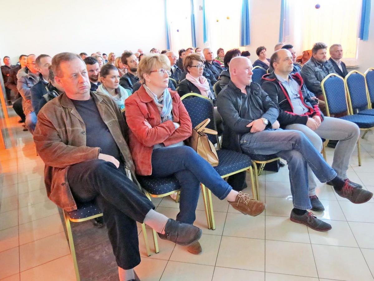 Podczas spotkania informacyjnego mieszkańcy poznali m.in. kryteria udziału w projekcie i rodzaje instalacji objętych wsparciem.<br/>fot.Barbara Chmura