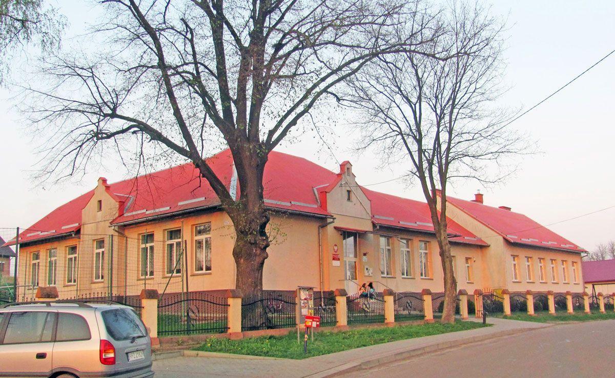 Termomodernizacja obejmie m.in. Szkołę podstawową w Maćkówce.
<br/>fot.zbiory własne