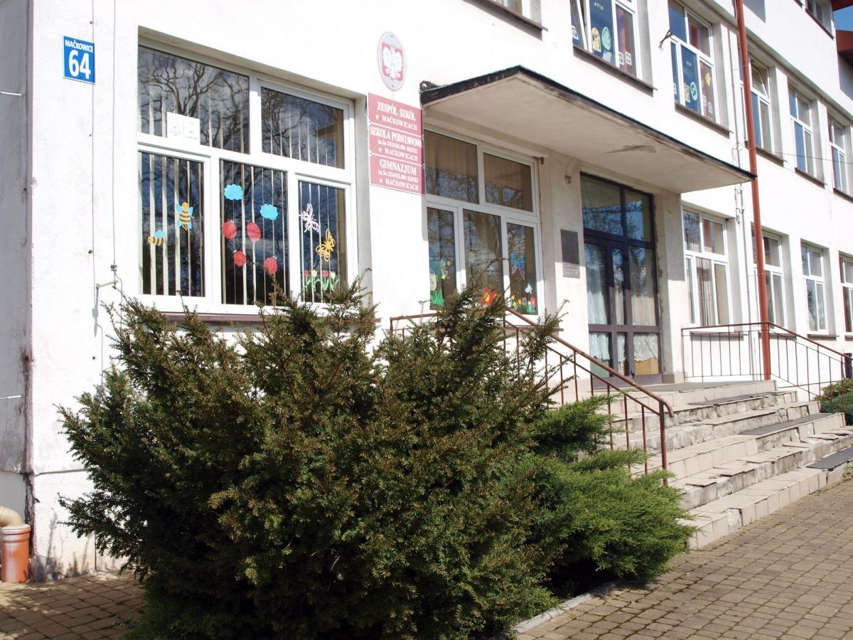 Zespół Szkół im. św. Stanisława Kostki w Maćkowicach to mała szkoła. W podstawówce i gimnazjum uczy się łącznie ponad 100 dzieci. Klasy w szkole podstawowej liczą kilka osób. <br/>fot.Mariusz Godos