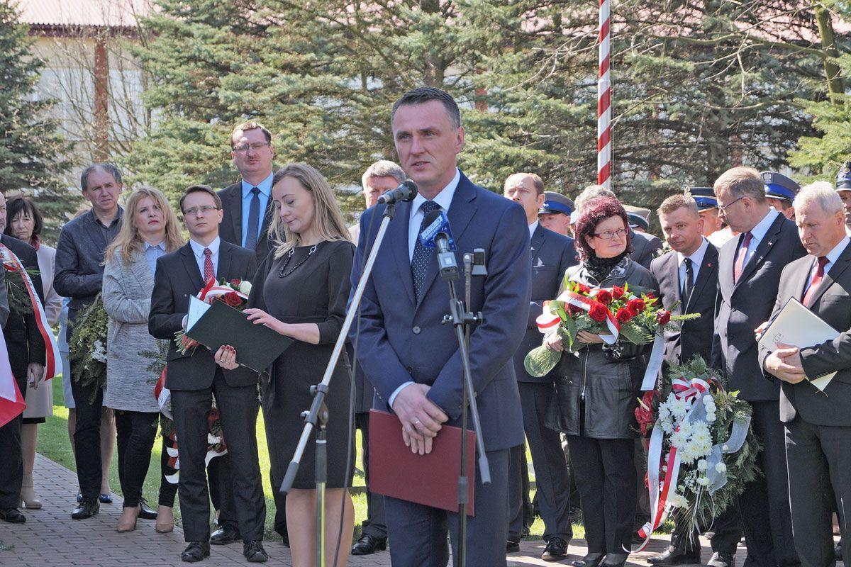 Marcin Zaborniak, dyrektor generalny Podkarpackiego Urzędu Wojewódzkiego mówił, jak ważna jest pamięć o takich tragediach.<br/>fot.Bogusława Pajda