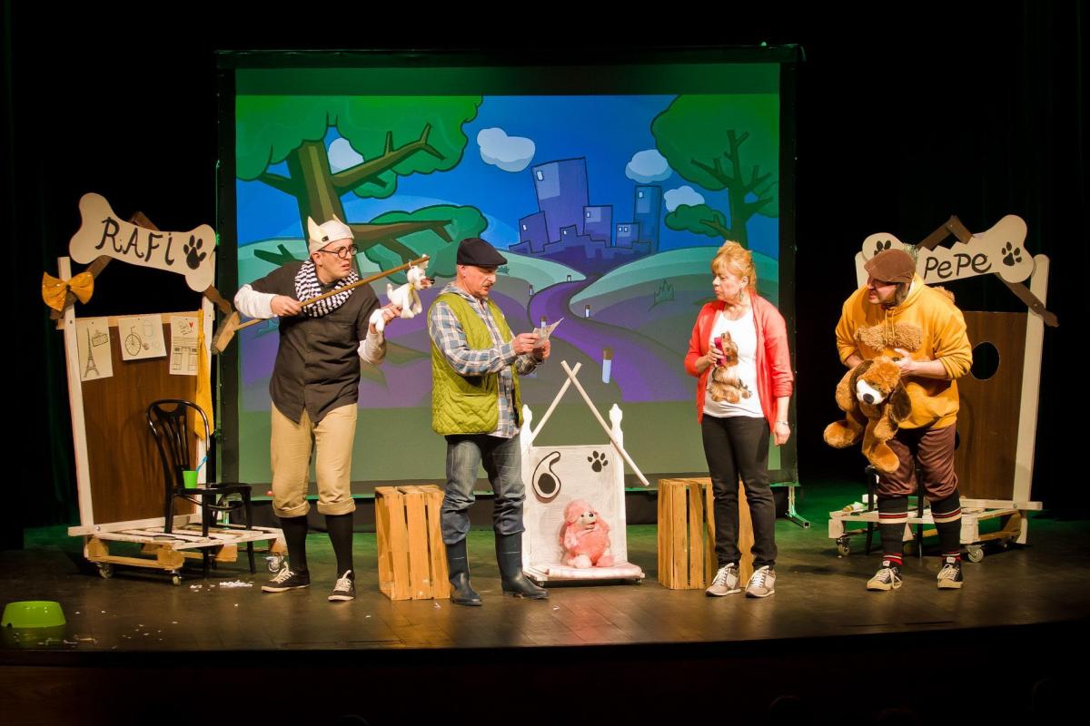 Premierowy spektakl Teatru S.A.N. „DOM ważna rzecz!” opowiada o perypetiach psów zamieszkujących schronisko.<br/>fot.ze zbiorów własnych