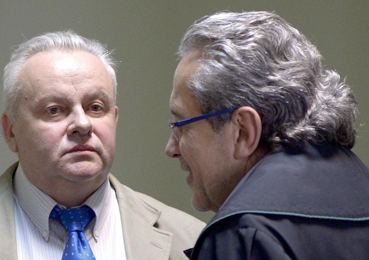 Mirosław Karapyta (z lewej) w towarzystwie swojego obrońcy mecenasa Piotra Sandeckiego. Karapyta wyraził zgodę na ujawnienie w mediach swojego wizerunku i danych osobowych.<br/>fot.zbiory własne