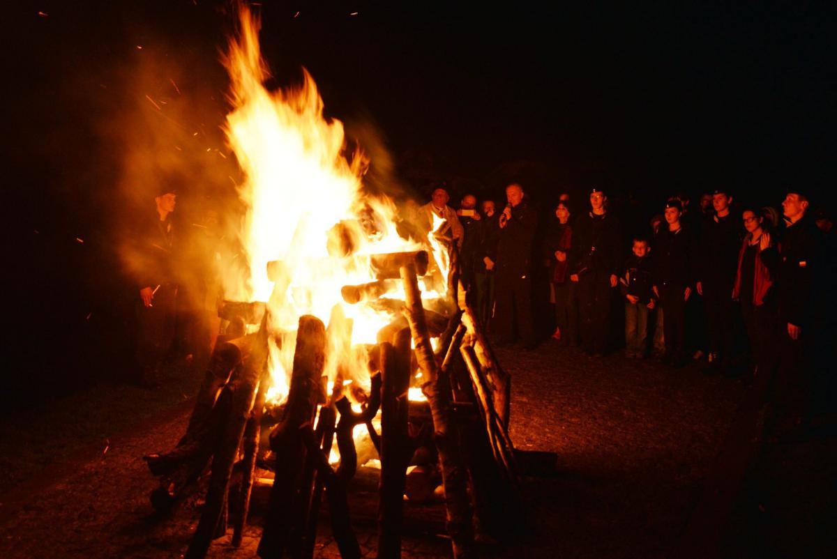 Góralska watra zapłonęła również na Kopcu Tatarskim w Przemyślu.<br/>fot.Witold Wołczyk