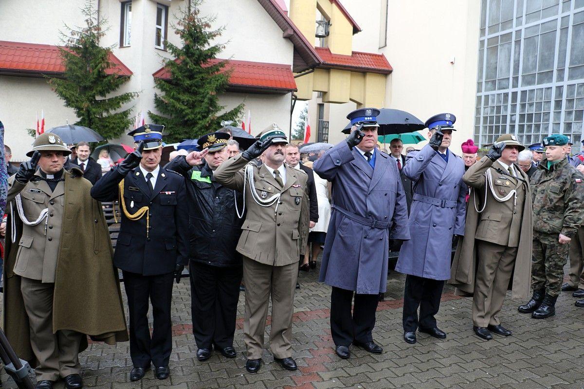 Hołd ofiarom tragedii oddali m.in. przedstawiciele służb mundurowych oraz rodziny pomordowanych. <br/>fot.Roman Kijanka