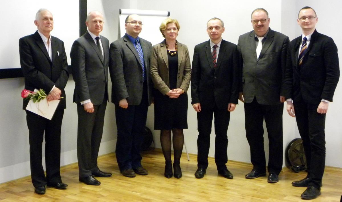 Organizatorzy i zaproszeni goście w sali im. profesora Andrzeja Gawrońskiego.<br/>fot.ze zbiorów własnych