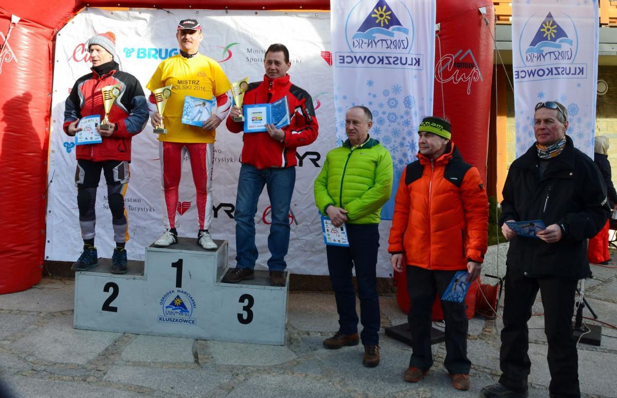 Na najwyższym stopniu podium Zbigniew Bobko, na najniższym – Robert Michalcewicz. Przemyślanie po raz kolejny „zaszaleli” w finałowych zawodach „Family Cup”.<br/>fot.ze zbiorów własnych