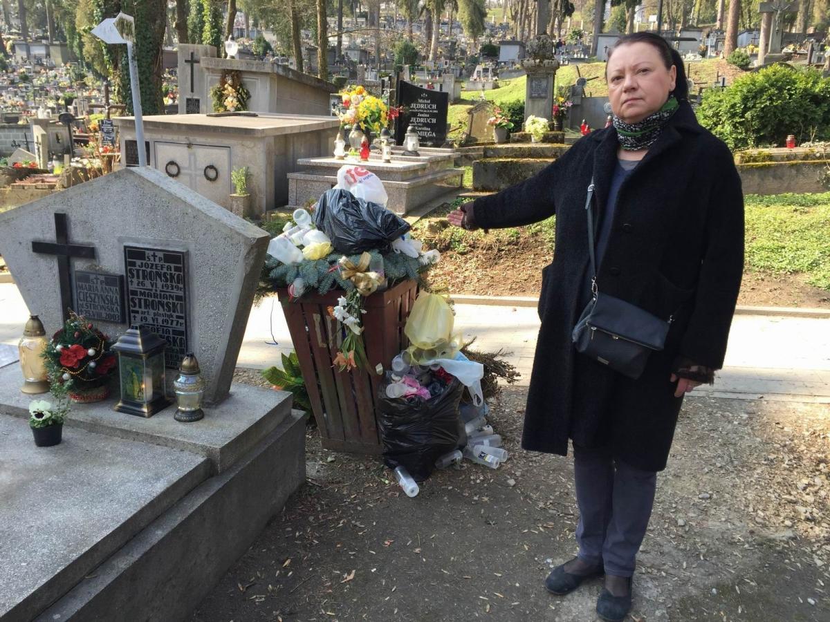 Tak nagrobek wyglądał w Poniedziałek Wielkanocny.<br/>fot.archiwum