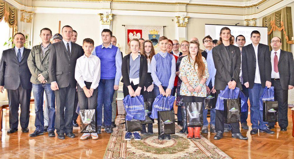 Jubileuszowa, XV edycja konkursu historycznego „Twierdza Przemyśl” – uczniowie, opiekunowie, organizatorzy, przedstawiciele UM, kuratorium, jury, sponsorzy.<br/>fot.Aleksandra Białoń
