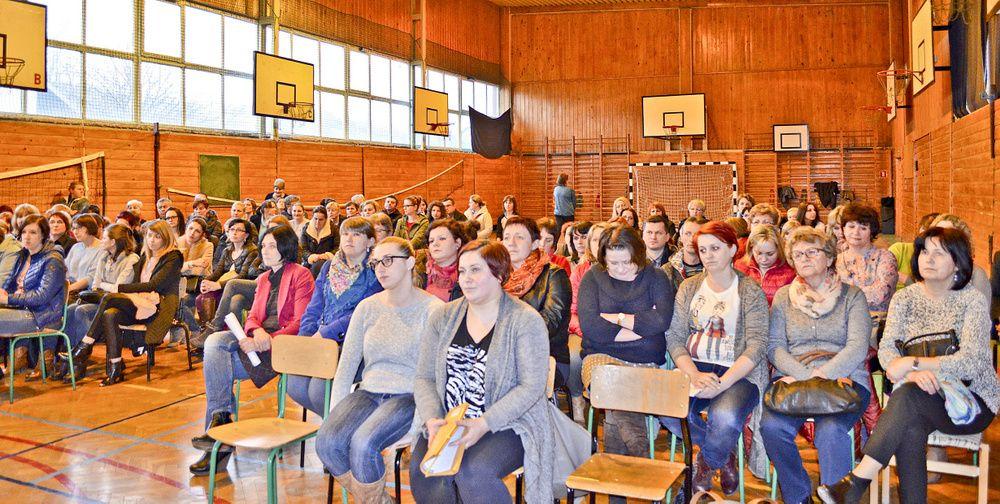 Do spotkania doszło z inicjatywy mieszkańców gminy Dubiecko.Rodzicom trudno było i jest zrozumieć, że władza nie liczy się z ich zdaniem – opinią wyborców. <br/>fot.Aleksandra Białoń