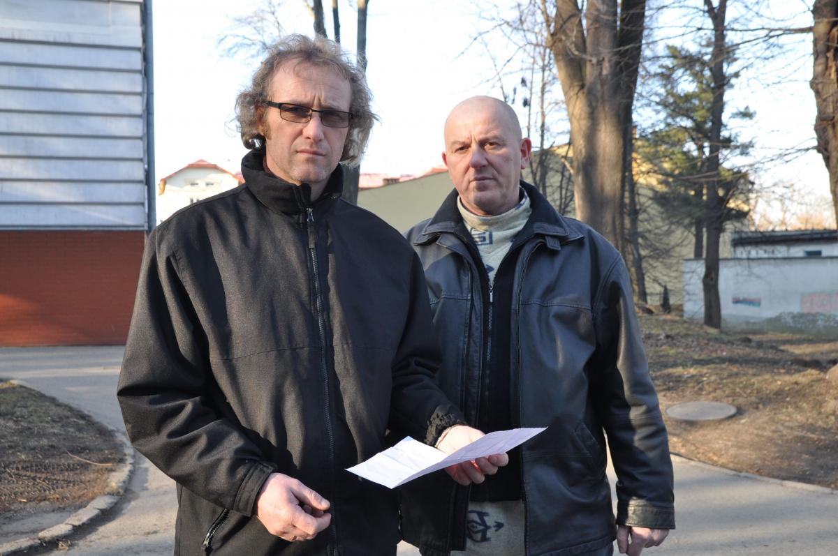 Józef Jakubiec (z prawej) i Paweł Czerkawski z Witoszyniec złożyli zażalenie na decyzję policji o odmowie wszczęcia postępowania.<br/>fot.Paweł Bugira