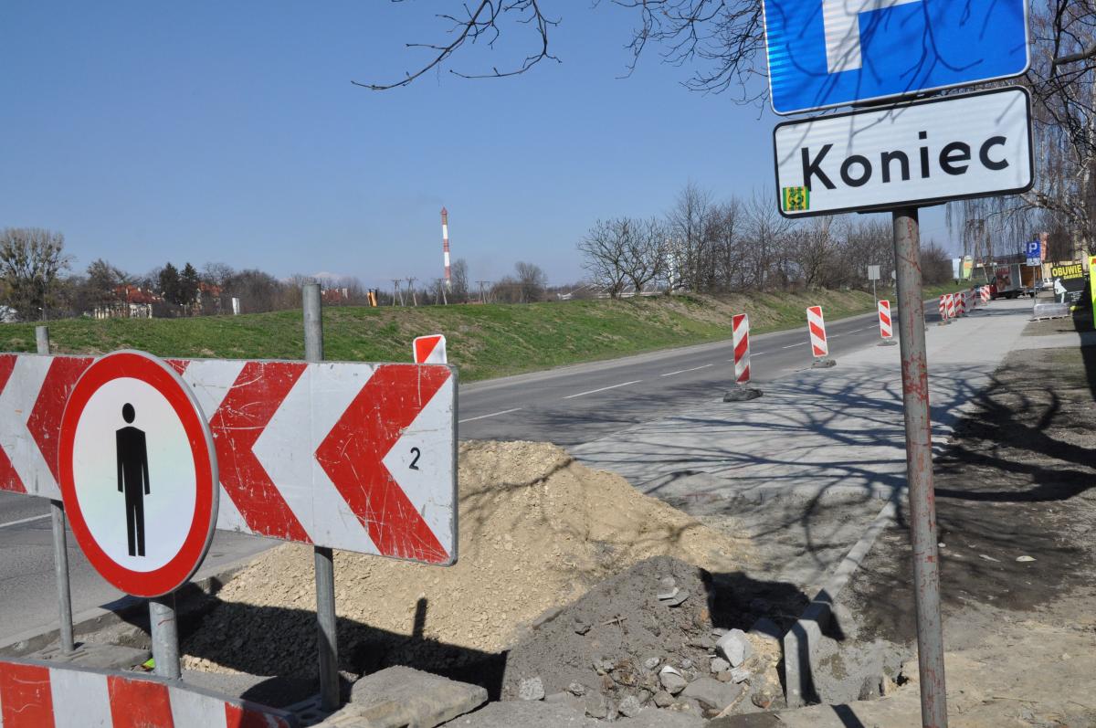 Prace przy budowie nowego chodnika przy ulicy Wilsona już trwają.<br/>fot.Paweł Bugira