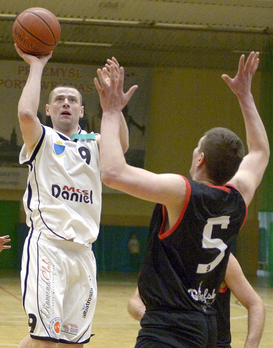 Grzegorz Płocica (rzuca) ponownie był najskuteczniejszym zawodnikiem przemyskiej ekipy, zdobywając 25 punktów.<br/>fot.zbiory własne