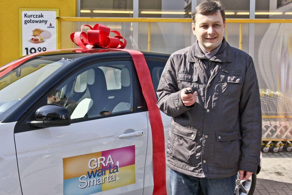Pan Piotr obok smarta, którym – jak przyznaje – będzie sam jeździł.<br/>fot.Bogusława Pajda