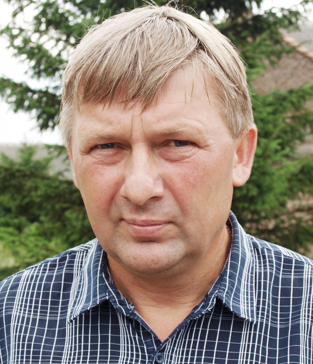 – Mieszkańcy Ostrowa wielokrotnie apelowali o rozwiązanie tej kwestii. Problem mają zwłaszcza rolnicy, którzy chcą przejechać z jednej strony wioski na drugą. Nieraz dochodziło do niebezpiecznych zdarzeń – tłumaczy radny powiatowy Marek Kisielewicz. <br/>fot.Mariusz Godos