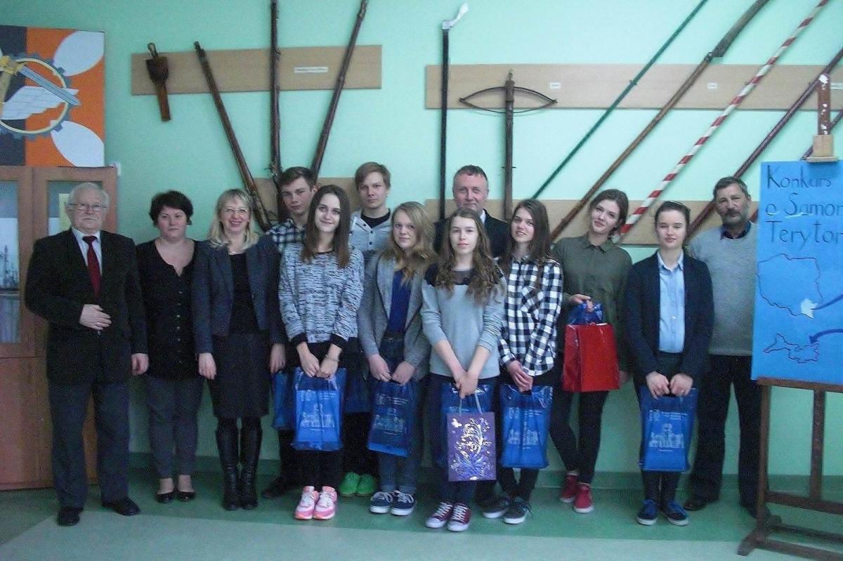 Organizatorzy i laureaci konkursu.<br/>fot.archiwum organizatora