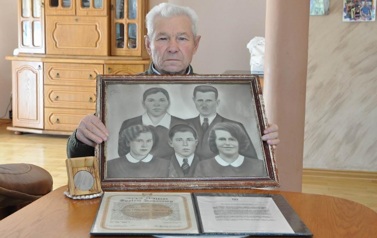 Portret rodziców to jedyna pamiątka, jaka pozostała Władysławowi Geruli. W 1995 r. Katarzyna i Michał zostali uhonorowani medalem „Sprawiedliwi wśród Narodów Świata”.<br/>fot.Paweł Bugira