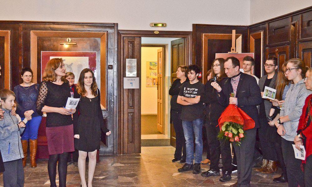 Rysunek i malarstwo Alicji Soboń prezentowane były w Holu CK.<br/>fot.Aleksandra Białoń