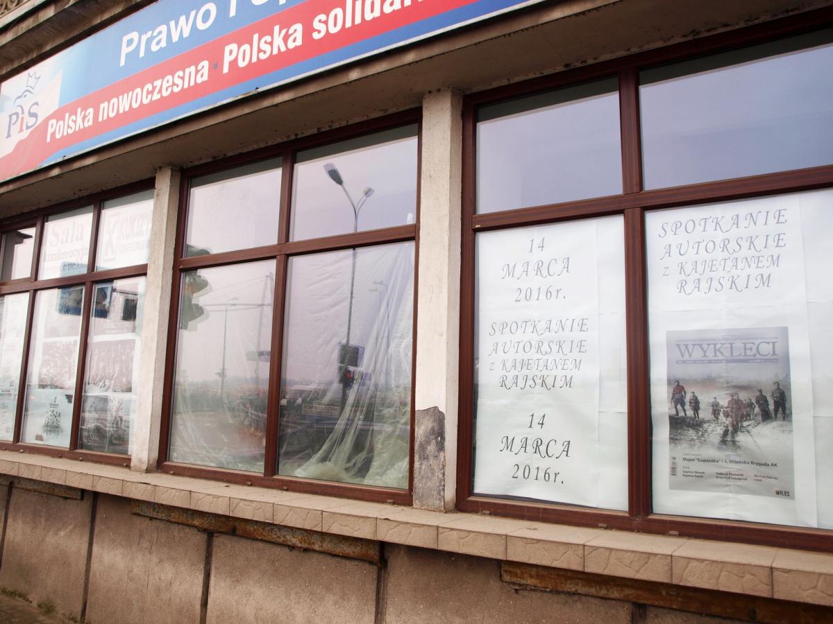 W lokalu handlowym przy Wybrzeżu Marszałka Józefa Piłsudskiego 1 w Przemyślu, w którym kiedyś mieścił się popularny empik, niebawem dojdzie do otwarcia biura poselskiego posła Wojciech Bakuna (Kukiz’15)<br/>fot.Mariusz Godos