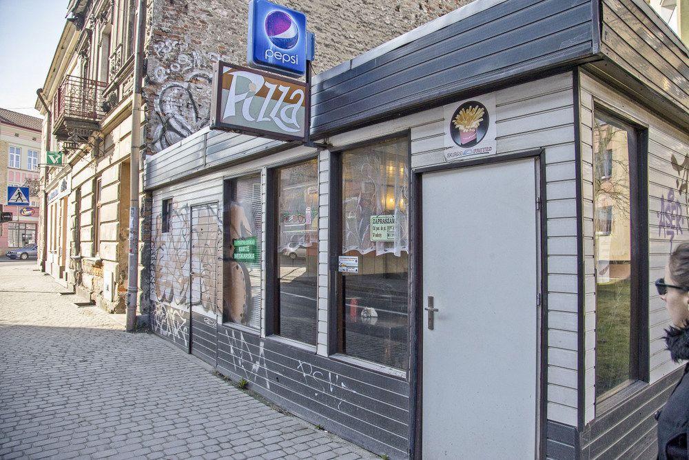 – Pamiętam czasy, kiedy zatrudnialiśmy 3 pracowników, a dziennie schodziło nam 200 do 300 sztuk pizzy. Dla porównania dzisiaj to 30 – 40... Wielu klientów stołowało się tu codziennie, a niektórzy z nich stołują się do dzisiaj – wspomina p. Zdzisław.<br/>fot.Kamil Jacek Zarański