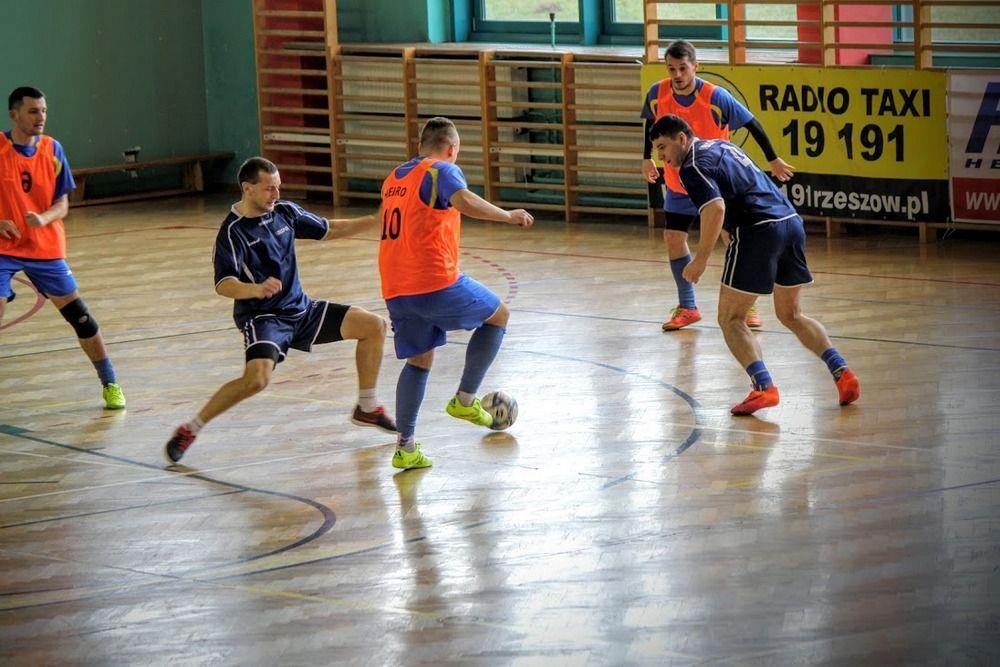 Huragan Gniewczyna wygrał wszystkie mecze grupowe, porażkę zaliczył dopiero w półfinale.<br/>fot.Tomasz Hebdziński