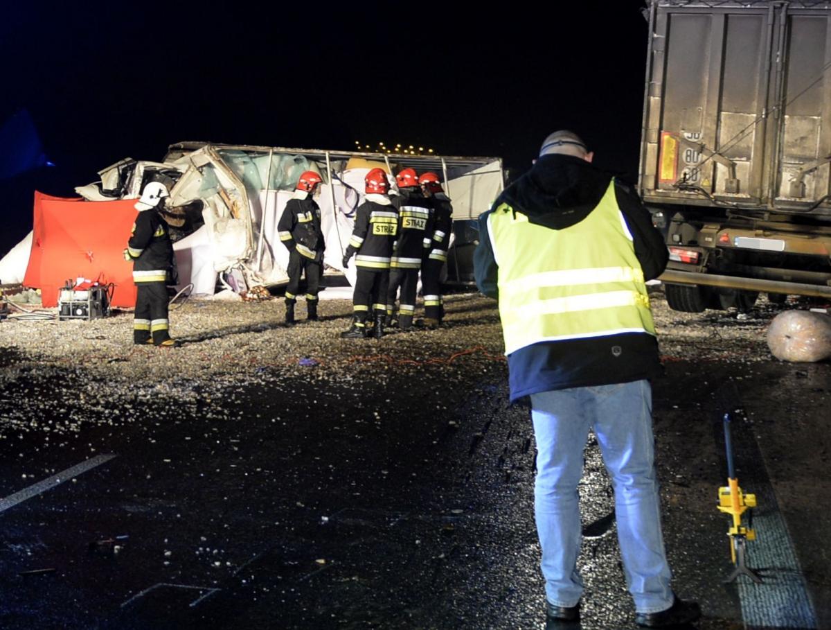 Wypadek z 25 lutego ub.r. Kierujący iveco zginął na miejscu.<br/>fot.zbiory własne