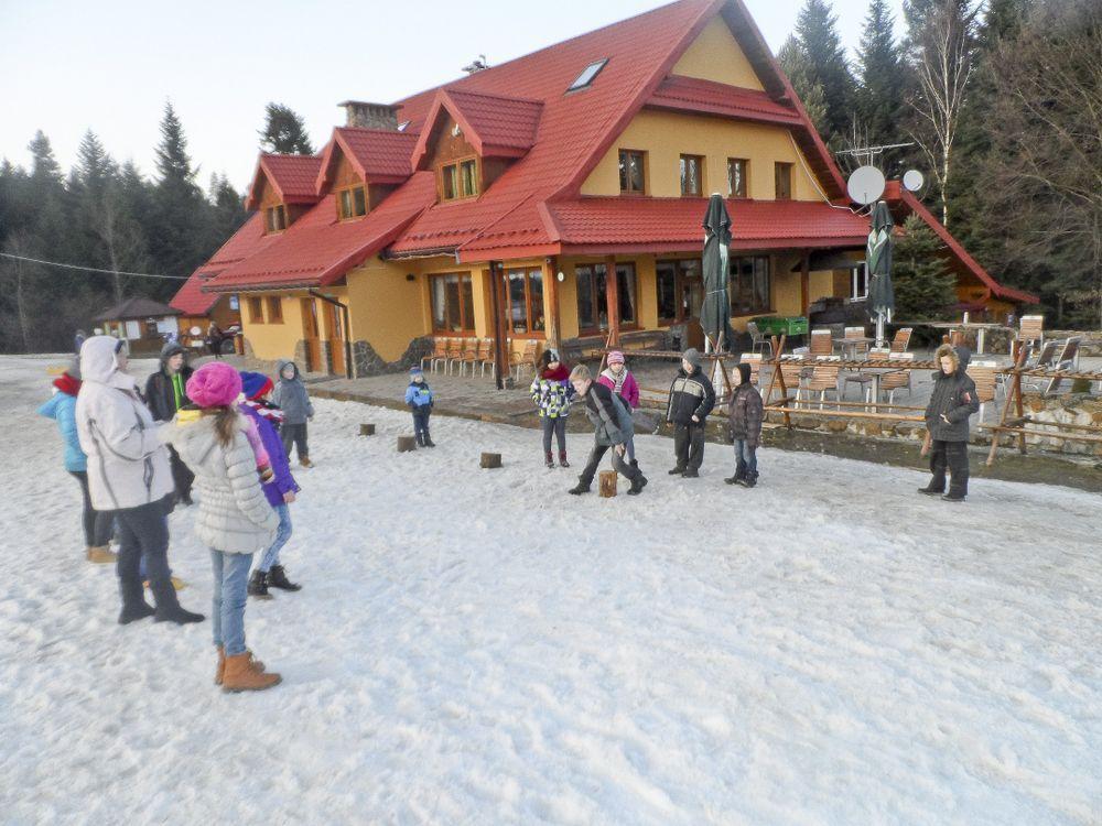Ośrodek Lesko-Ski ulokowany jest na skraju bieszczadzkiego lasu, w okolicy wyciągu narciarskiego.