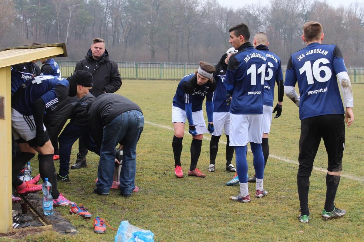 Podopieczni Mariusza Sawy pewnie pokonali lidera IV ligi podkarpackiej Sokół Nisko.<br/>fot.www.facebook.com/klub100jks