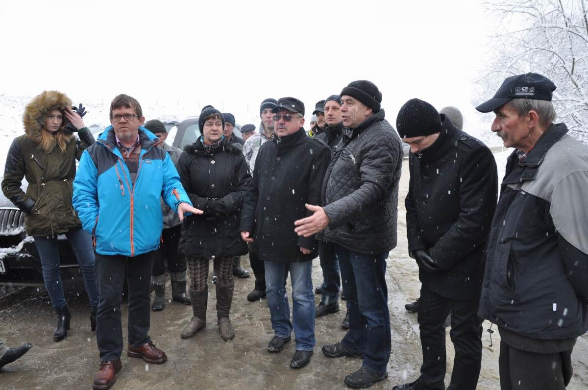 – Wielokrotnie domagaliśmy się od wykonawcy naprawienia tych usterek – mówią mieszkańcy.<br/>fot.Paweł Bugira