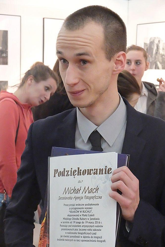Michał Mach podczas otwarcia swojej wystawy.<br/>fot.Jacek Szwic
