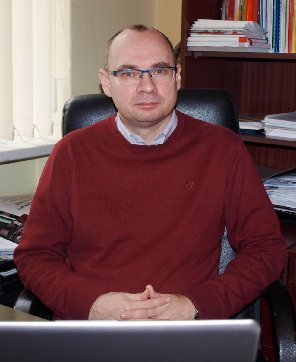 – Osobiście nie jestem zwolennikiem likwidacji gimnazjów. Nie widzę programu, szczegółowych rozwiązań dla zabezpieczenia i sposobu przejęcia placówek i pracowników. Nie wiadomo, co stanie się z ludźmi, jak będą kształtowane postawy programowe, jak będzie realizowana ciągłość szkoły podstawowej i lic