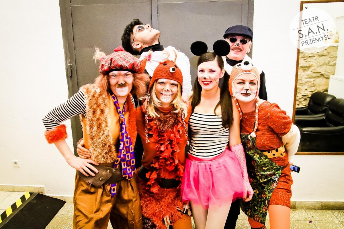 Aktorzy Teatru S.A.N. w ferie przypomną najmłodszym widzom bajkę Sowy i słowo na S. <br/>fot.ze zbiorów Teatru S.A.N.