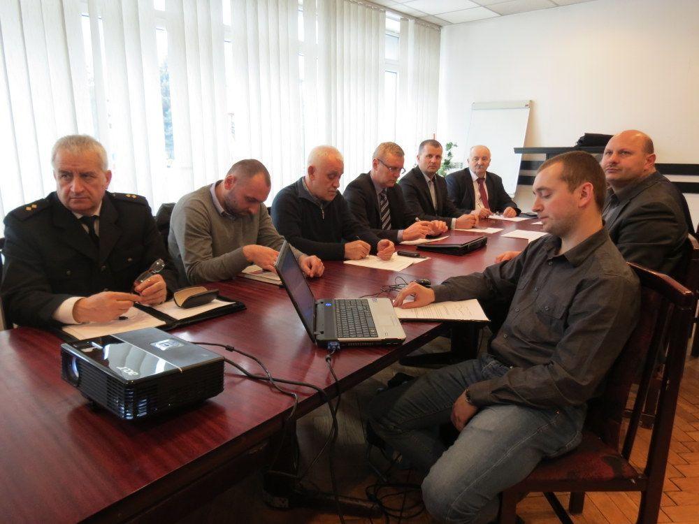 W spotkaniu wzięli udział przedstawiciele władz samorządu lokalnego oraz innych instytucji dbających o bezpieczeństwo mieszkańców.<br/>fot.Barbara Chmura
