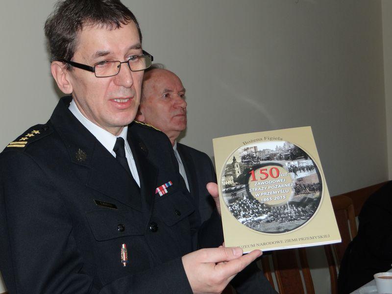 Starszy brygadier Tadeusz Kudyba od marca 2009 roku dowodzi przemyskimi strażakami.<br/>fot.Zdzisław Wójcik
