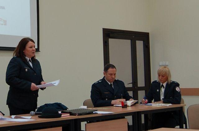 Przedstawiciele Służby Celnej zadeklarowali pełną gotowość do minimalizowania czasu odprawy poprzez monitorowanie czasu postojów kierowców na przejściu granicznym, nadzór nad pracą funkcjonariuszy, sprawną wymianę informacji w toku kontroli celnej. <br/>fot.Izba Celna w Przemyślu