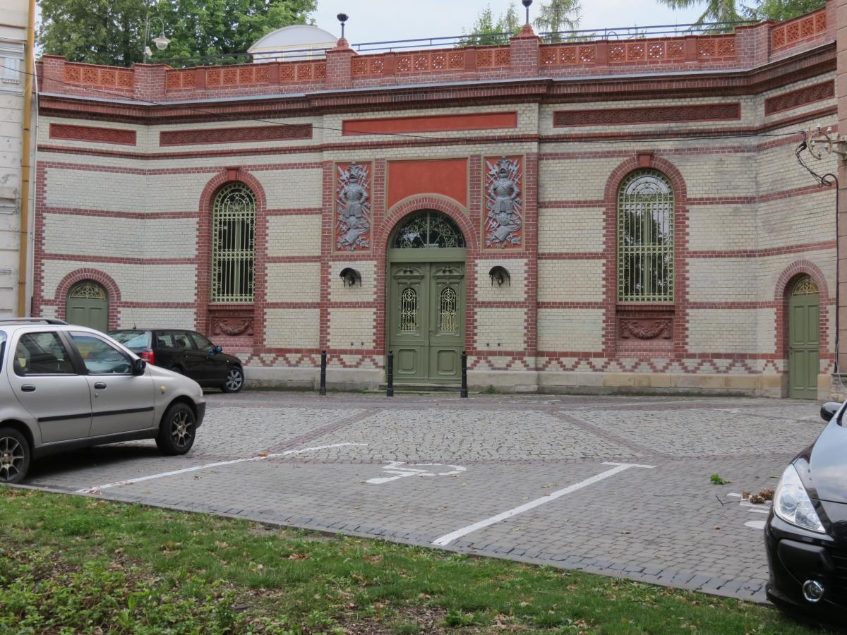 Polski ułan i węgierski huzar staną tuż obok Bramy Rycerskiej przy placu Dominikańskim w Przemyślu.<br/>fot.ze zbiorów własnych