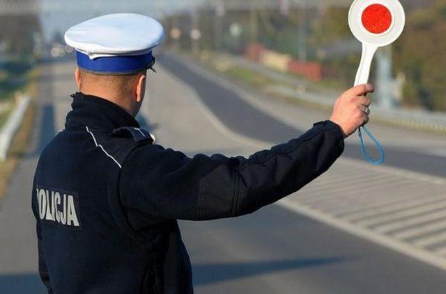 Policja i Wojewódzka Inspekcja Transportu Drogowego w okresie ferii będzie prowadzić wzmożone działania w zakresie bezpieczeństwa w ruchu drogowym, ze szczególnym uwzględnieniem przewozu dzieci i młodzieży w miejsca zimowego wypoczynku.<br/>fot.ze zbiorów własnych