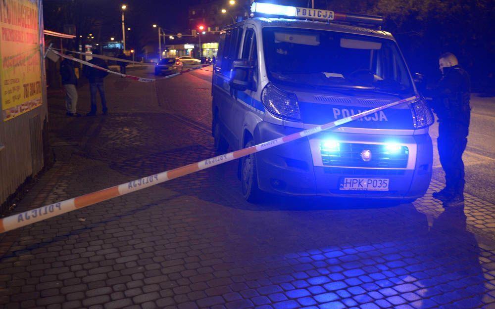 Policjanci zabezpieczają miejsce zdarzenia.<br/>fot.zbiory własne