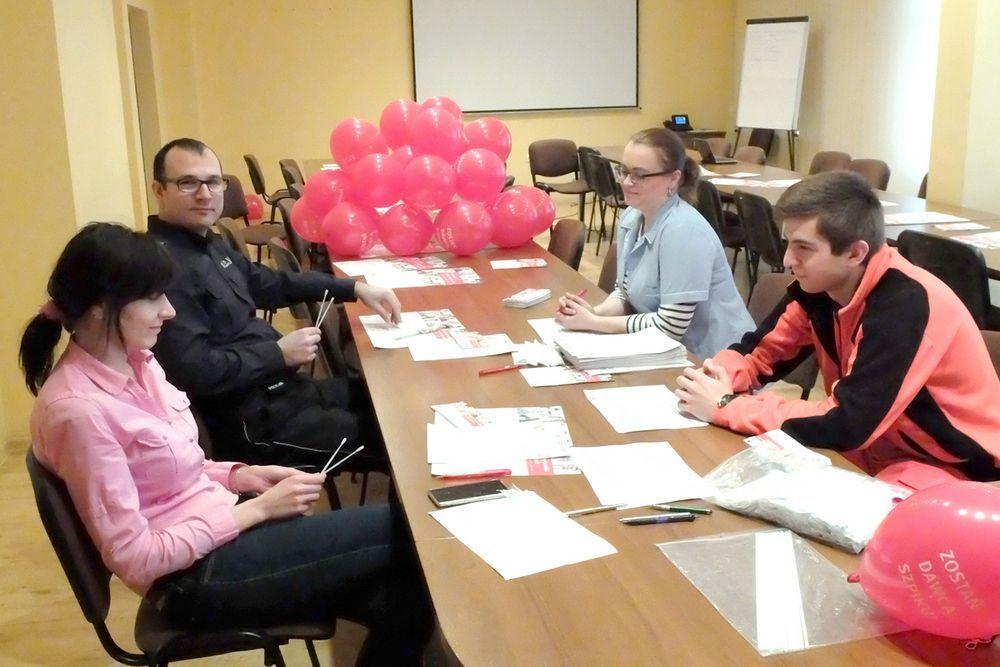 Rejestracja potencjalnych dawców szpiku w Komendzie Miejskiej Policji w Przemyślu.<br/>fot.Jacek Szwic