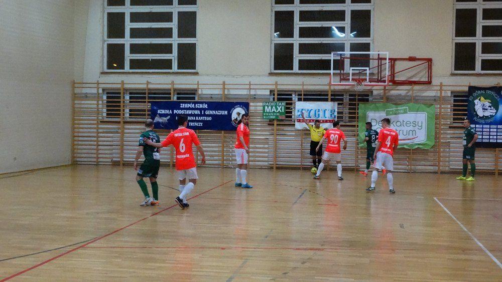 W zaciętym derbowym spotkaniu Górale zwyciężyli na własnym boisku 3:2 z drużyną Futsal Team Przeworsk.