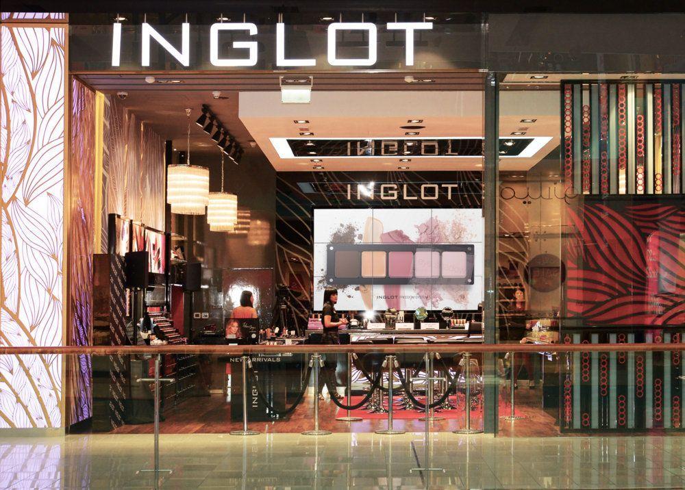 Salon w centrum handlowym The Dubai Mall w Dubaju.
