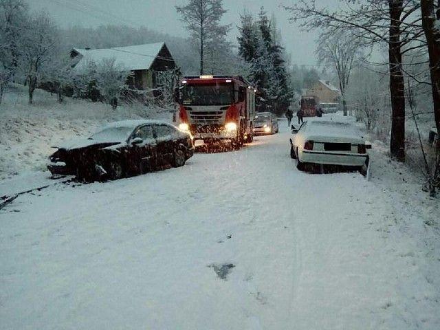 Kolizja na ul. Kościuszki w Strzyżowie.<br/>fot.KPP Strzyżów