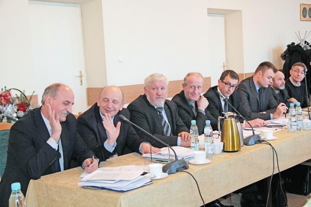 Bogusław Tkaczyk i Jerzy Batycki głosowali przeciw przedstawionemu przez zarząd powiatu budżetowi.<br/>fot.Roman Kijanka