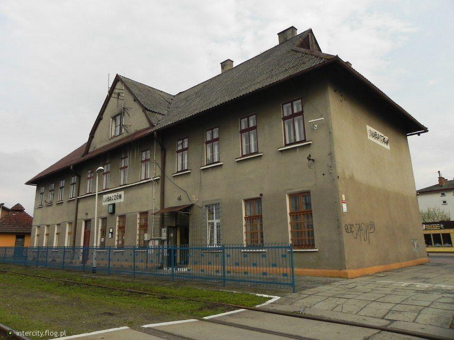 Czy dworzec PKP w Lubaczowie przejmą władze miasta?<br/>fot.www.zlubaczowa.pl
