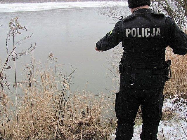 Miejsce, gdzie stalowowolscy policjanci wyciągnęli 27-letnią kobietę.<br/>fot.archiwum KPP Stalowa Wola