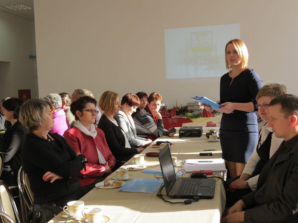Kierownik Dziennego Domu „Senior-Wigor” Agnieszka Szylar wyraziła nadzieję, że seniorzy będą w tym miejscu czuć się tak dobrze, jak w domu.<br/>fot.Barbara Chmura
