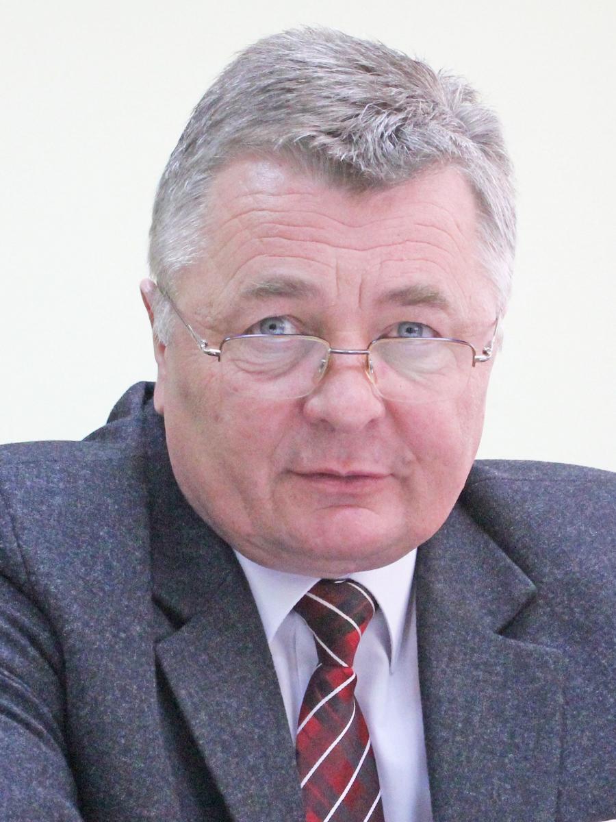 Dziewięć zarzutów m.in. związanych z nadużyciem władzy w celu osiągnięcia korzyści majątkowej, przekroczenia uprawnień, poświadczania nieprawdy i oszustwa usłyszał wójt gminy Wiązownica Marian R.<br/>fot.Roman Kijanka