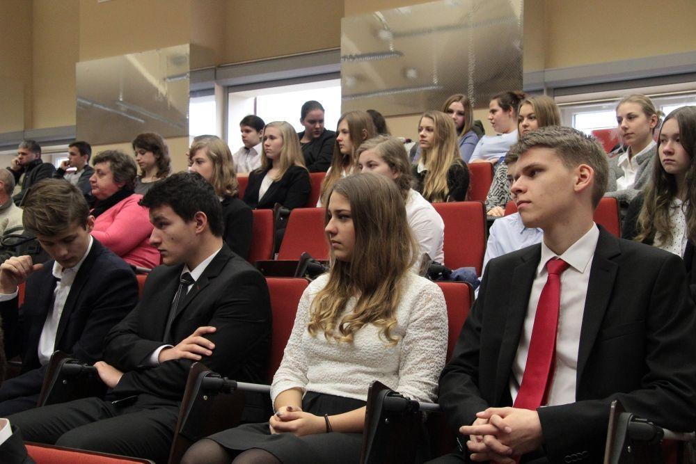 Wręczenie stypendiów odbyło się podczas uroczystości zorganizowanej w PWSTE w Jarosławiu.<br/>fot.Roman Kijanka