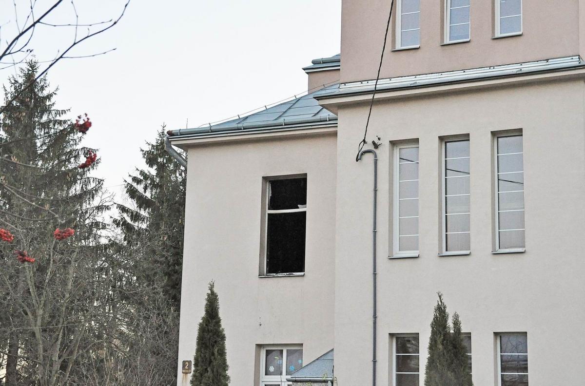Pożar wybuchł w mieszkaniu na pierwszym piętrze.<br/>fot.Paweł Bugira